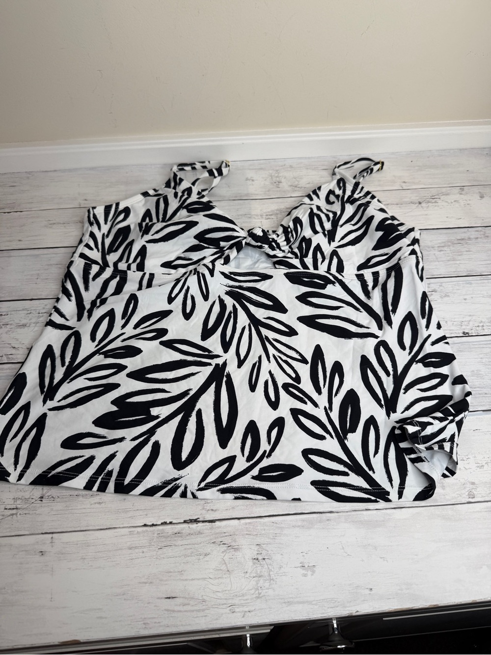 Black & White Leaf-Print Swim Bikini Tankini Top